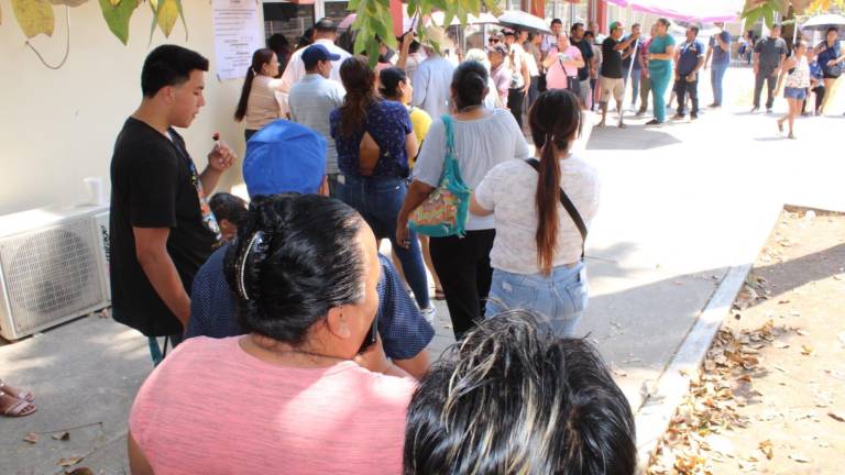 El retraso en la operación de una casilla en Rosario generó molestia entre los ciudadanos.