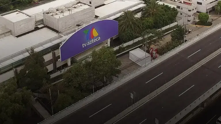 Un Juzgado declara a TV Azteca en concurso mercantil para reestructurar sus adeudos.