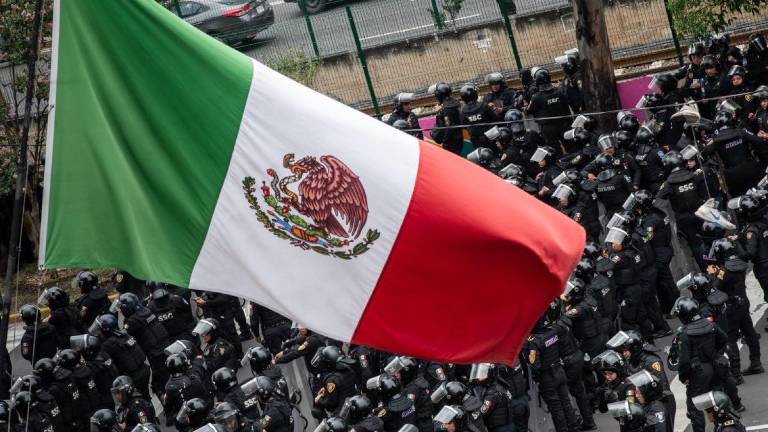 La CNTE marchó al Estadio Azteca en el noveno día de paro nacional, sin embargo, su avance fue detenido por un operativo de seguridad.