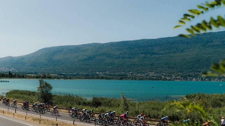 Se corre la etapa 17 del Tour.