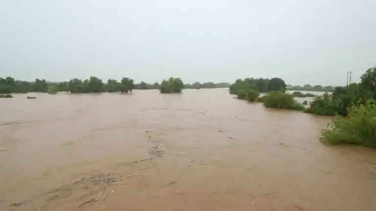 La semana pasada el cauce del Río Presidio, en Villa Unión, se llevó los tubos de la red de agua potable.