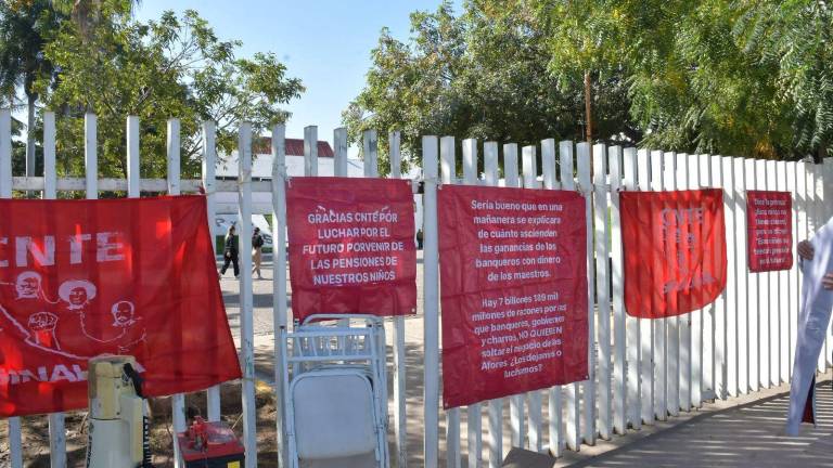 Manifestación en Culiacán de integrantes de la CNTE.