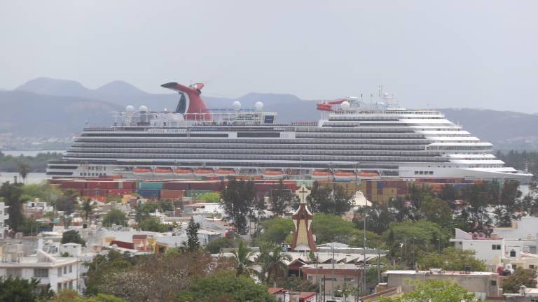 El crucero turístico Carnival Panorama arribó este miércoles 17 de mayo a Mazatlán, con 4 mil 466 pasajeros y mil 427 tripulantes.