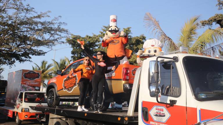 La caravana promocional de Carnes Selectas Nayarit recorrió las principales avenidas de Mazatlán previo a la apertura de su nueva sucursal este sábado.
