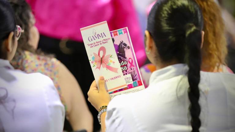 La Secretaría de Salud inició actividades del mes de la lucha contra el cáncer de mama con entrega de apoyos y promoción de la detección temprana.