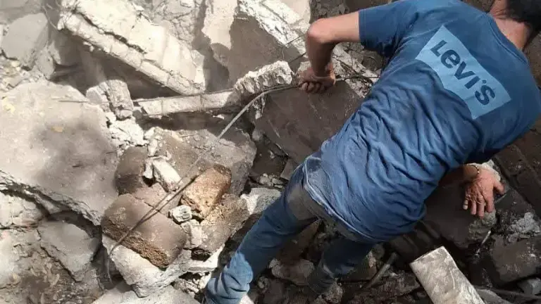 Un pozo de un kínder en la comunidad de San Gabriel colapsó y provocó la caída de niños que jugaban sobre el mismo.