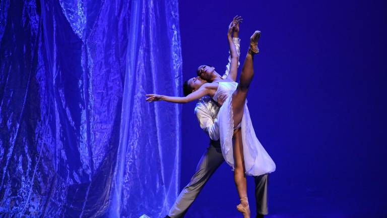 La Compañía Ballet Clásico de Mazatlán la dirige la maestra Zoila Fernández.