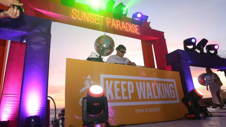 Dj Sing deleitó a su público en el primer día de actividades en el Sunset Paradise 2022.