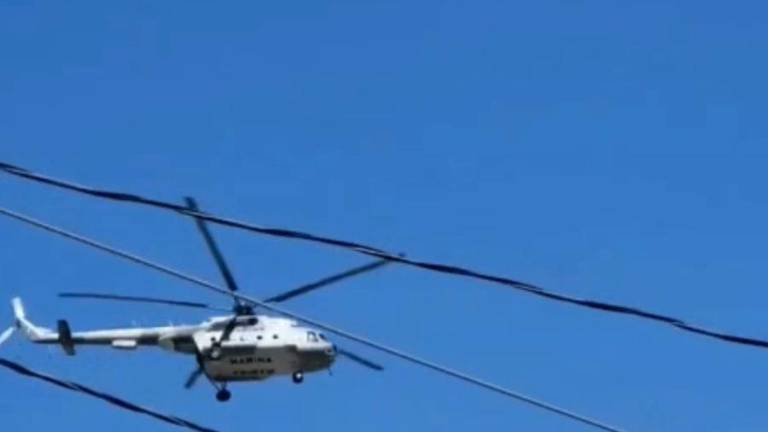 Helicóptero militar sobrevuela a baja altura en Costa Rica, Culiacán, generando alerta vecinal.