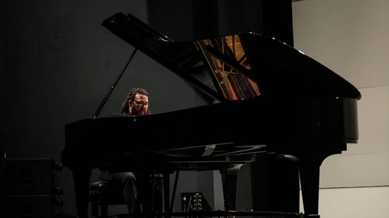 Daniel Ochoa brinda un majestuoso concierto de piano en el Teatro Pablo de Villavicencio.