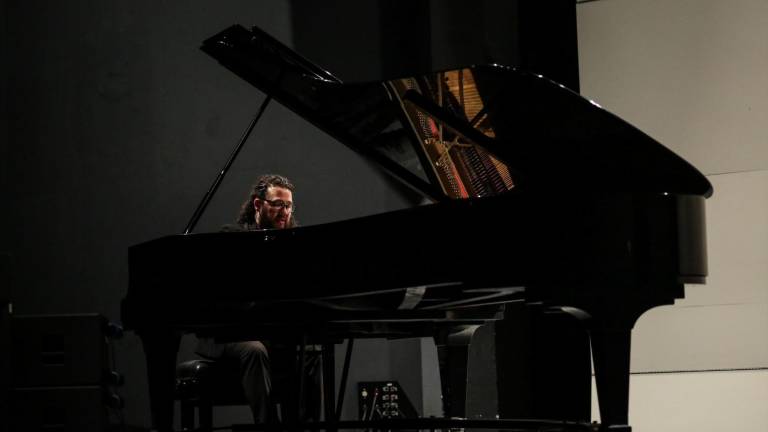 Daniel Ochoa brinda un majestuoso concierto de piano en el Teatro Pablo de Villavicencio.