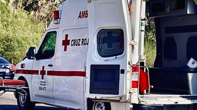 Rogelio perdió el control de su motocicleta y resultó herido en la colonia 18 de Marzo, Guasave.