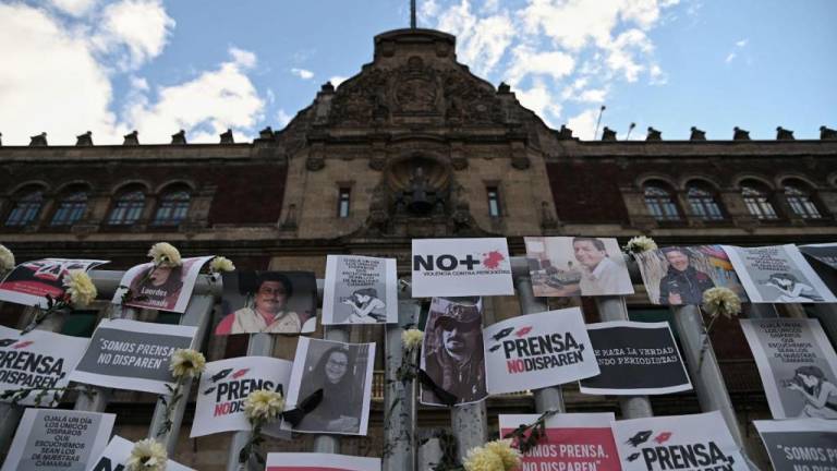 Un memorial a las y los periodistas asesinados y desaparecidos en el país fue instalado el pasado enero frente a Palacio Nacional.