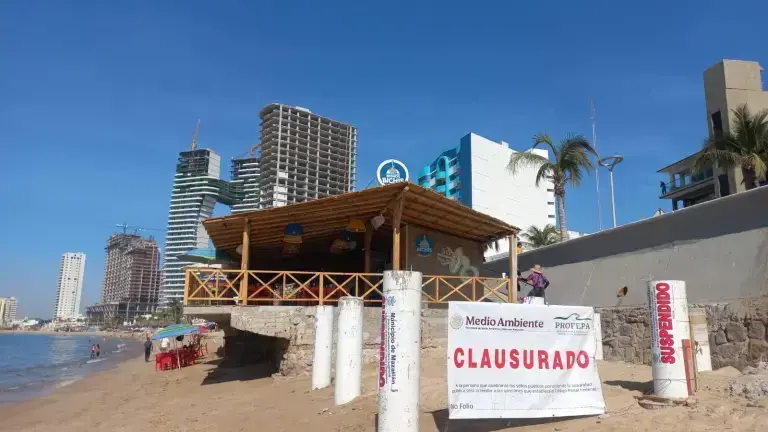 La barda clausurada de una palapa será demolida, informó Profepa.