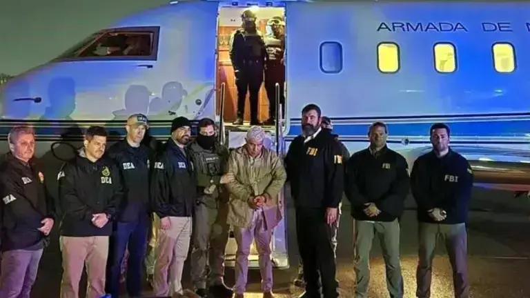 Rafael Caro Quintero cuando fue trasladado a Estados Unidos, en 2025.