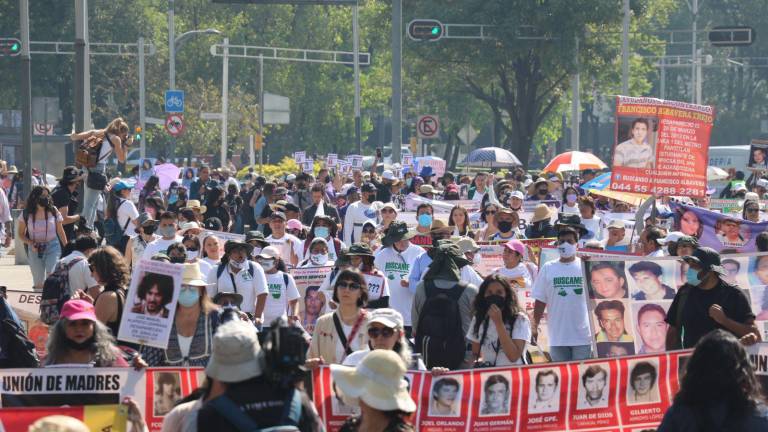 Madres con hijos desaparecidos protestan en la Ciudad de México.
