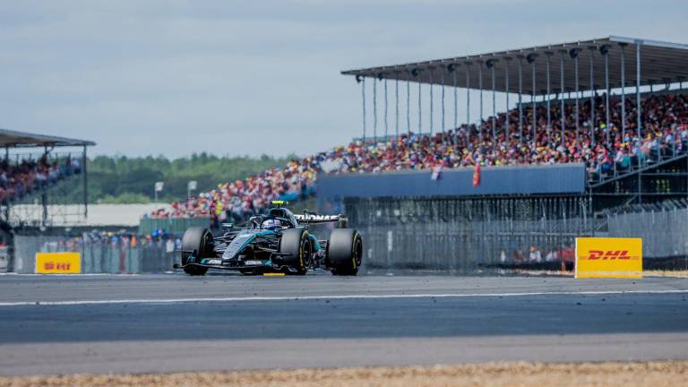 Antonelli vence a Hamilton en la Sprint de Silverstone; Checo Pérez termina último tras sanción