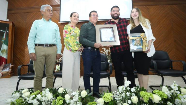 Trayectoria de José Luis Urquidy es reconocida por Ayuntamiento de Mazatlán