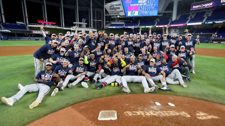 Bravos festeja su gallardete.