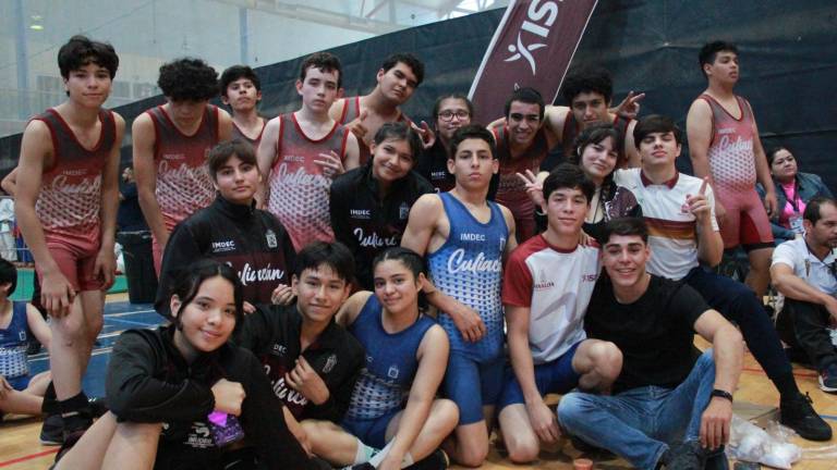 Los luchadores culichis dominan la fase estatal.