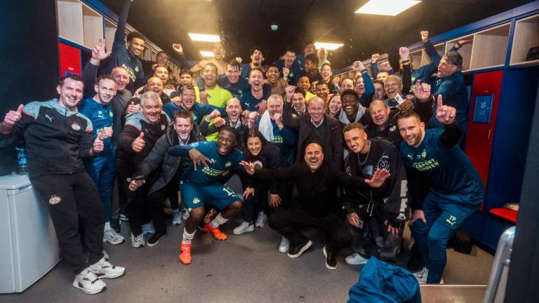 El PSV celebra el triunfo sobre el Heerenveen que lo pone cerca del título.