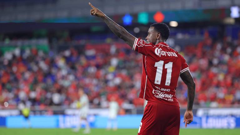 Helinho de penal abre el marcador por Toluca.