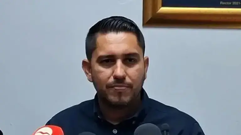Manuel Iván Tostado Ramírez dice que la UAS reforzará seguridad en preparatorias con sistema QR y campaña contra extorsión.
