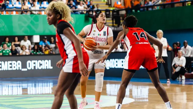 Mariana Valenzuela responde con 12 puntos, pero Canadá frena a México.