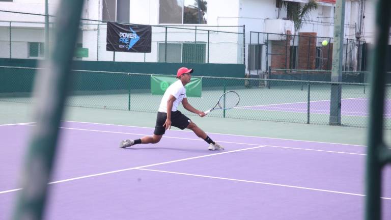Isaac Arévalo sufre una desafortunada lesión en el Torneo de Tenis PTT Manzanillo Men’s 25K 2021.