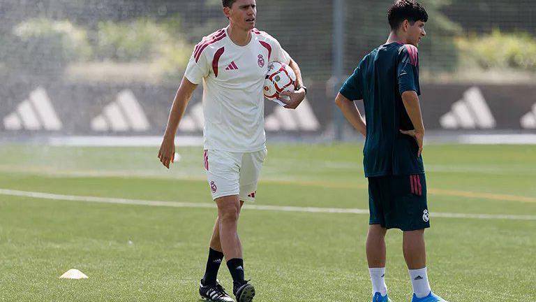 Santiago Palacios asumiará el cargo de entrenador con el equipo sub 16 del Real Madrid, sin dejar de lado su labor de scouting.