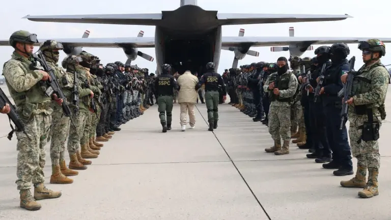 Operadores vinculados con organizaciones criminales de Sinaloa fueron entregados a Estados Unidos.