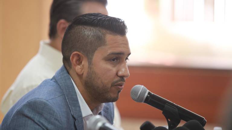 Manuel Iván Tostado acusó que los manifestantes del Movimiento Democrático Universitario piden la separación de la UAS y el PAS, sin embargo, asisten y apoyan a eventos de Morena.