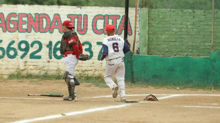 Calientan los playoffs en el Club Polluelos.