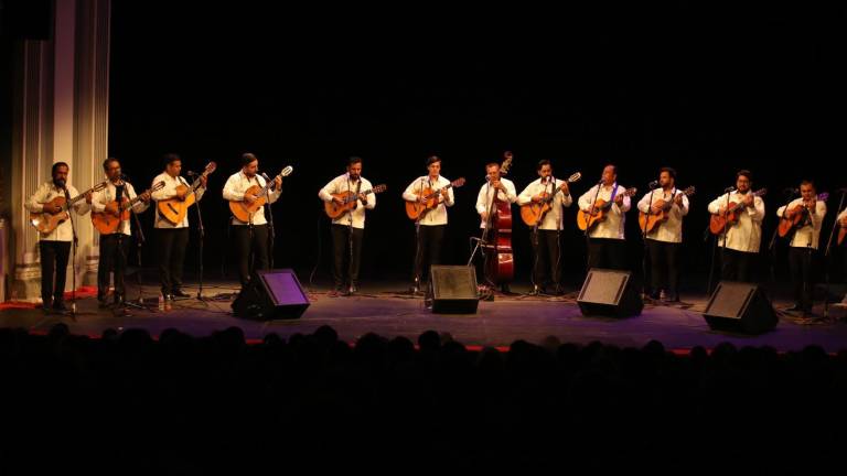 La Rondalla del Sector Educativo enamoró a los presentes con su concierto ¡Mexicanísimo!