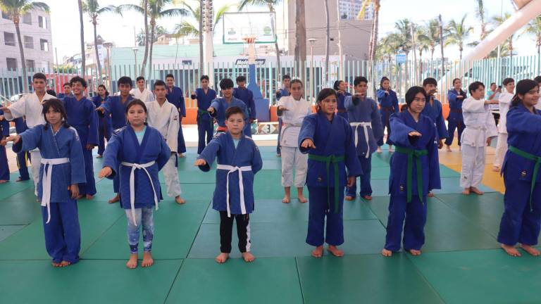 Alrededor de 80 judocas asisten al evento celebrado en la cancha del Parque Martiniano Carvajal.