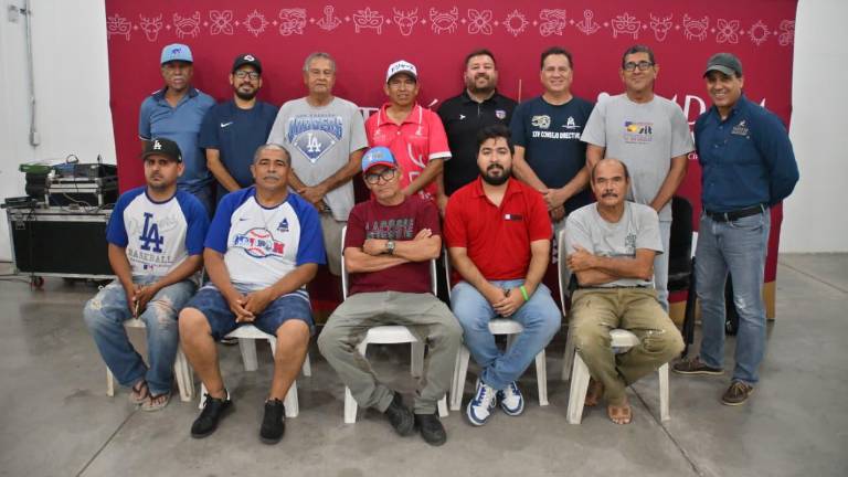 Los premiados de la Liga Sabatina y Liga Nocturna de beisbol.
