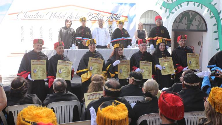 Sinaloenses fueron investidos como Doctores Honoris Causa y Doctores de Doctores por el Claustro Nobel de las Bellas Artes, durante una ceremonia en el puerto.