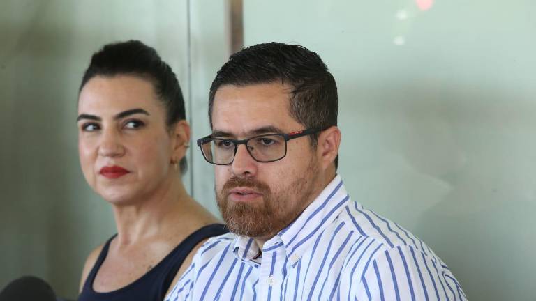 González Galindo explicó que los militares ingresaron inicialmente a una unidad médica; sin embargo, fueron trasladados posteriormente para continuar con su atención especializada.