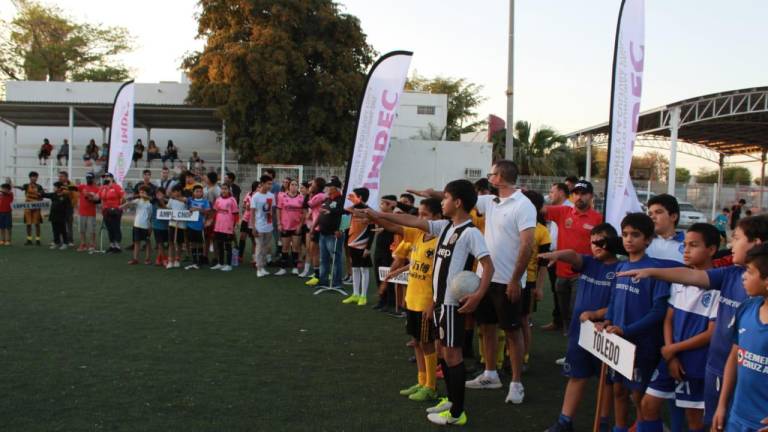 Inauguran Liga Intercolonial de Futbol 7, en Culiacán
