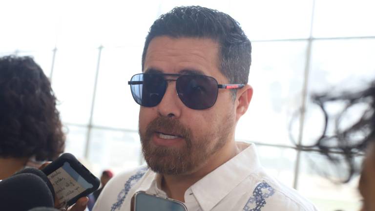 Cuitláhuac González Galindo manifestó que el sur de Sinaloa no se debe bajar la guardia en el tema del dengue.