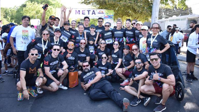 Integrantes del Centro de Entrenamiento Funcional y Salud Evolutiva Ludus Magnus presente en la carrera.