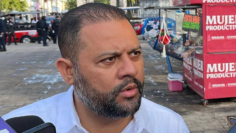 El Secretario del Ayuntamiento de Mazatlán, Moisés Ríos Pérez, informó sobre el reforzamiento de operativos de búsqueda y vigilancia en el puerto.