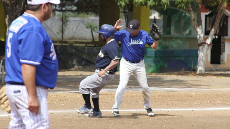 La Liga Magisterial de beisbol suspende actividades ante la alza de Covid-19 en Mazatlán
