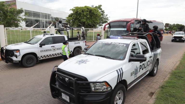 Policías y militares patrullaron la zona antes, durante y después de la llegada de la Presidenta al Centro de Convenciones.