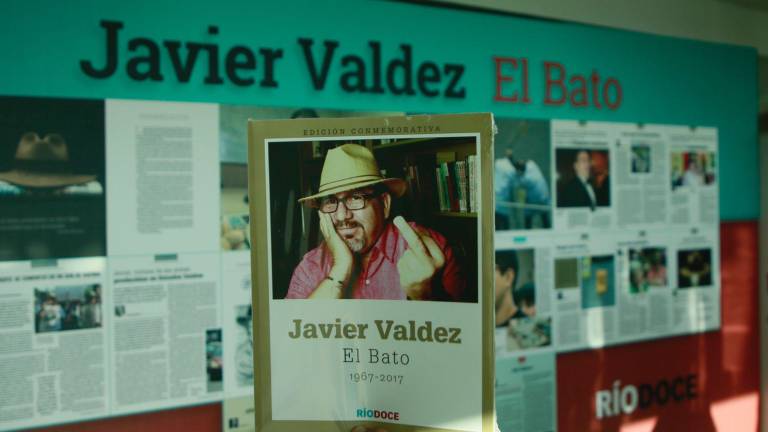 Recuerdan a Javier Valdez, con un homenaje en su honor, lanzando el libro El Bato.