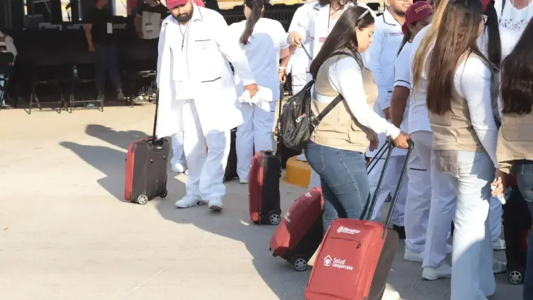 Personal del programa “Salud Casa por Casa” debe portar uniforme, gafete y equipo médico; autoridades piden no abrir la puerta a desconocidos.