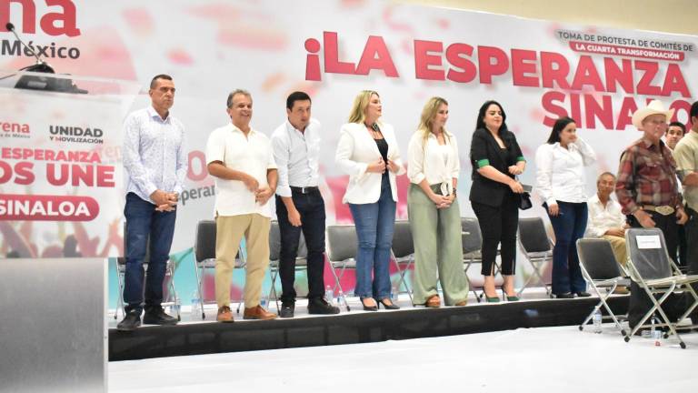 El Gobernador Rubén Rocha Moya presentó a los ex priistas que se incorporarán al movimiento de la 4T y los gritos y rechiflas no se hicieron esperar.