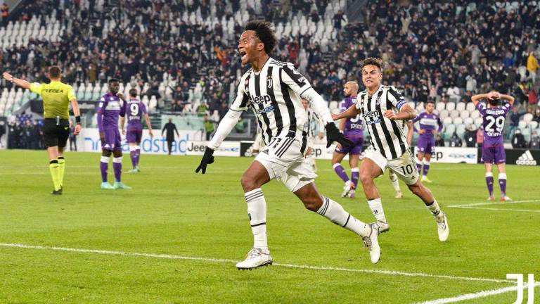 Cuadrado salva a la Juventus en el último suspiro