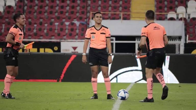 Sinaloense Joaquín Vizcarra es nombrado el mejor árbitro de la Liga Premier