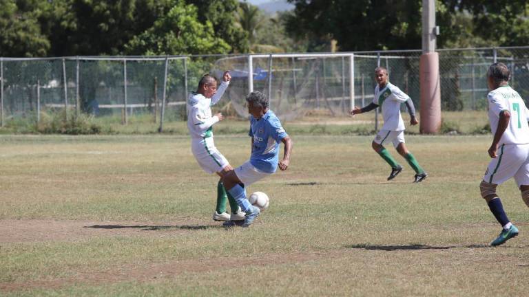Brujildos se impone a Amigos del Muralla por 3-1 en la jornada 13 de la Liga de Futbol Veteranos Platino.
